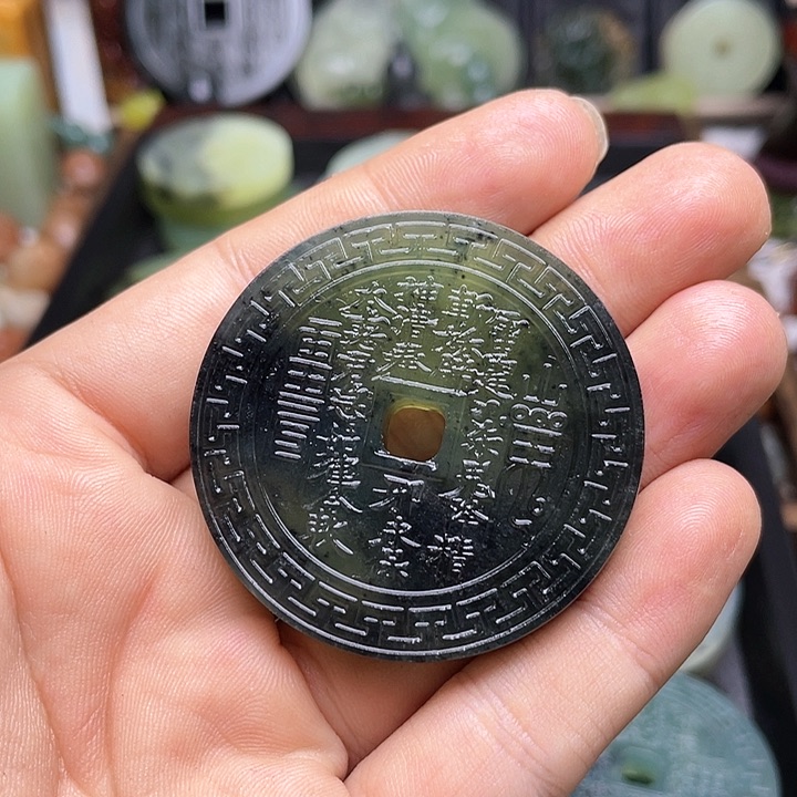 蛇纹石玉挂件未镶嵌西**雪