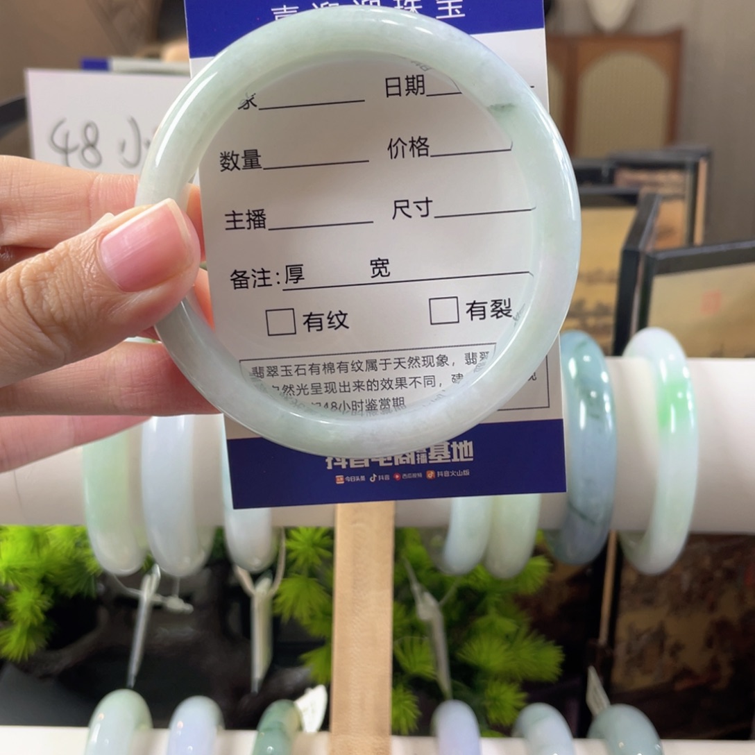 翡翠未镶嵌手镯缅甸缅甸福利