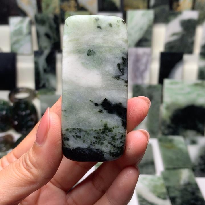 独山玉颈饰未镶嵌