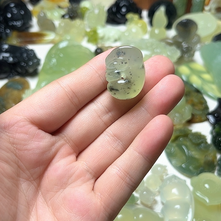 未镶嵌蛇纹石玉颈饰