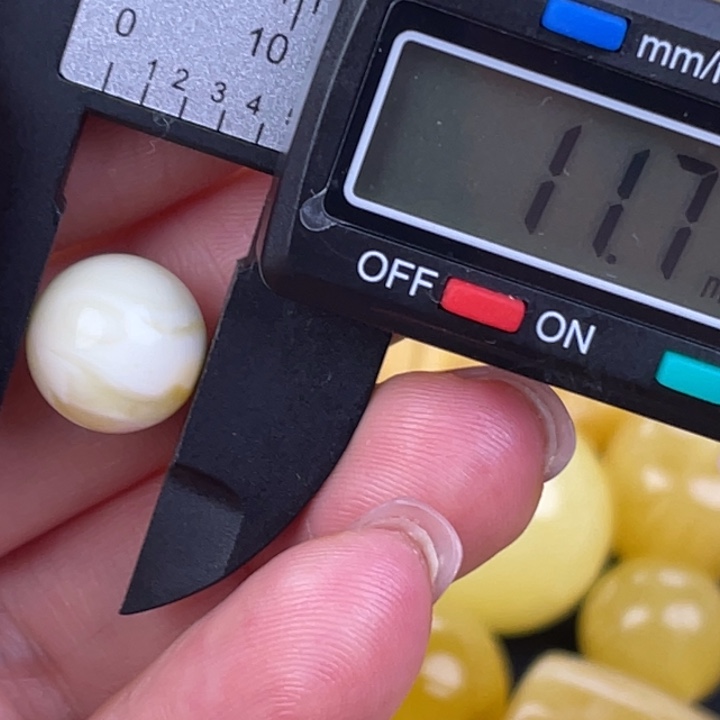 蜜蜡未镶嵌裸石161微瑕