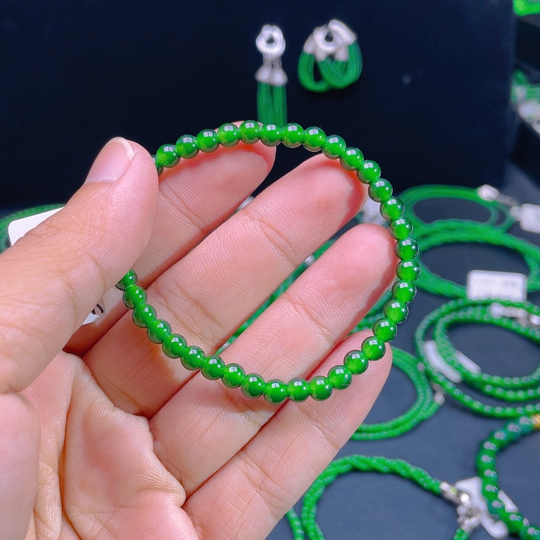 颈饰未镶嵌翡翠A货卡5