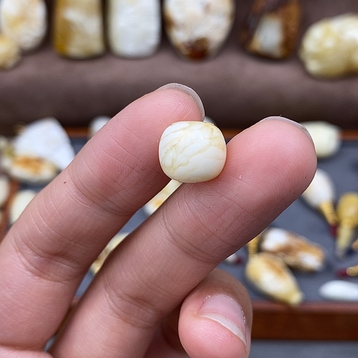 琥珀裸石未镶嵌10老型a21