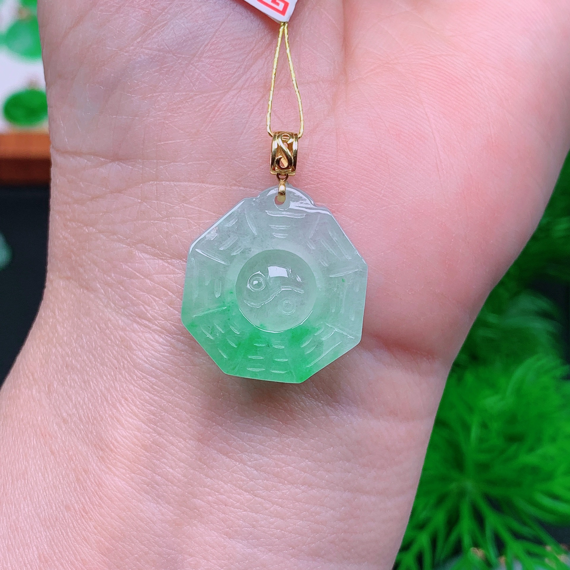 缅甸天然翡翠A货 18k金镶飘绿八卦吊坠18/1223尺寸21.3x19.5x3.6