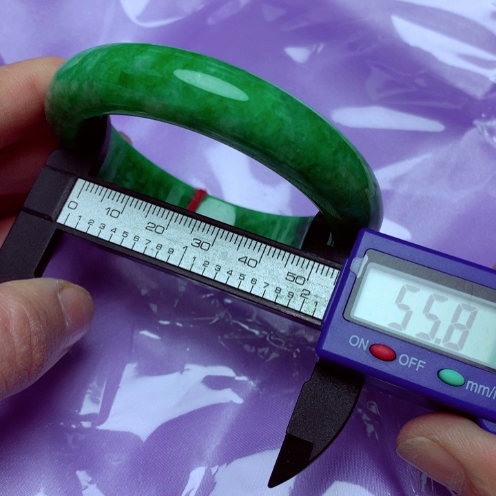 翡翠手镯未镶嵌手镯