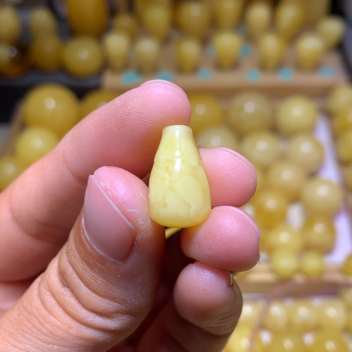 蜜蜡裸石未镶嵌【*】天然俄料金白溶洞妖花三通9.9