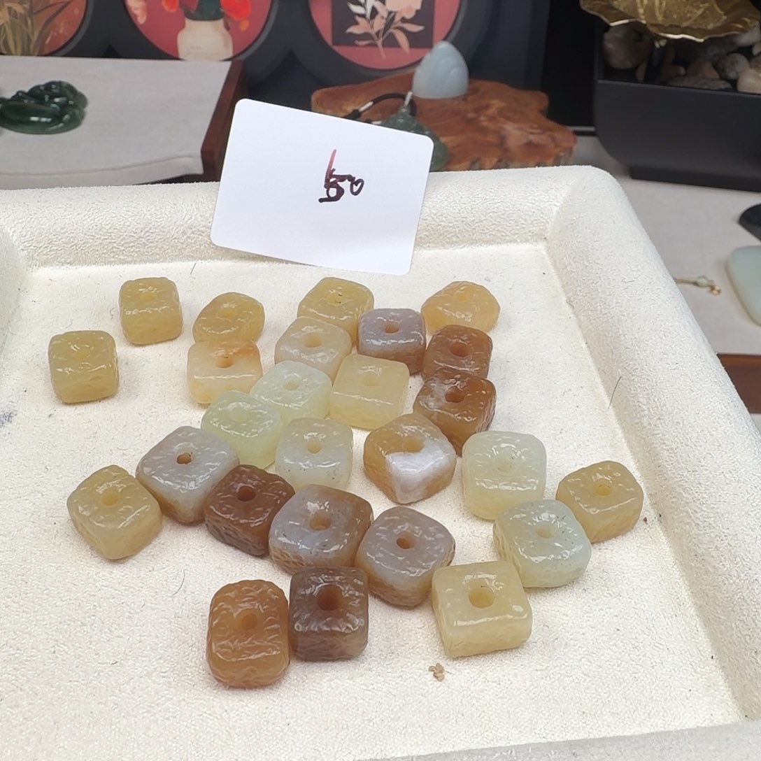 和田玉（糖玉）未镶嵌颈饰