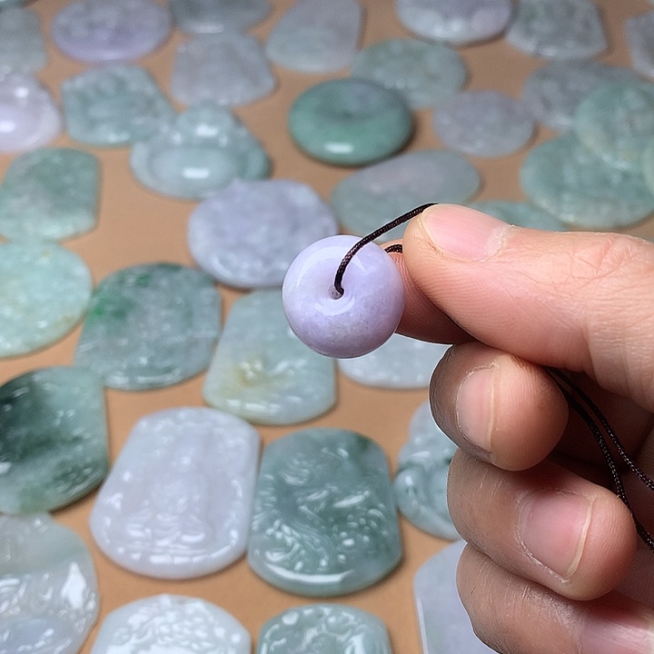 翡翠未镶嵌颈饰路路通