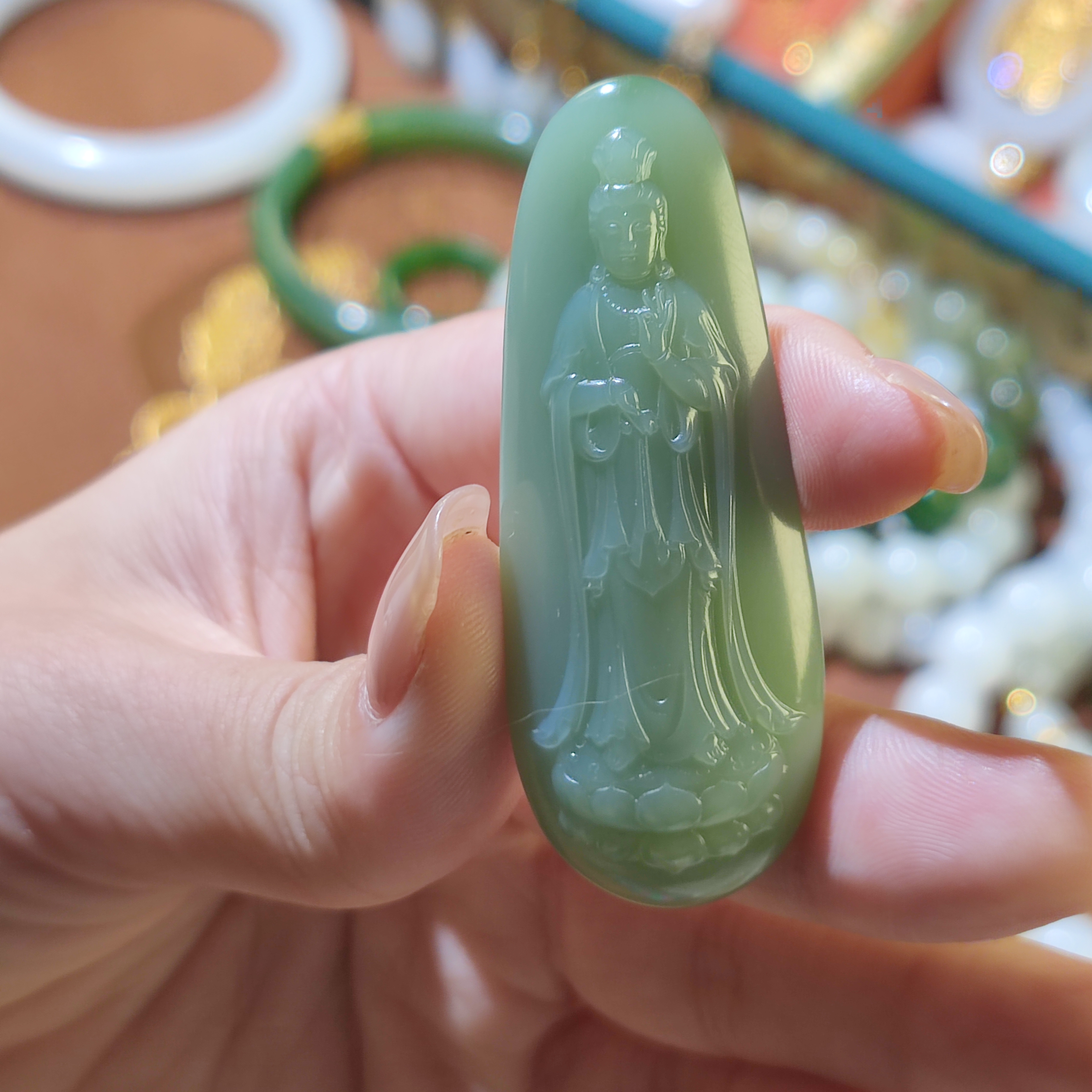 新疆和田玉粉青站观音