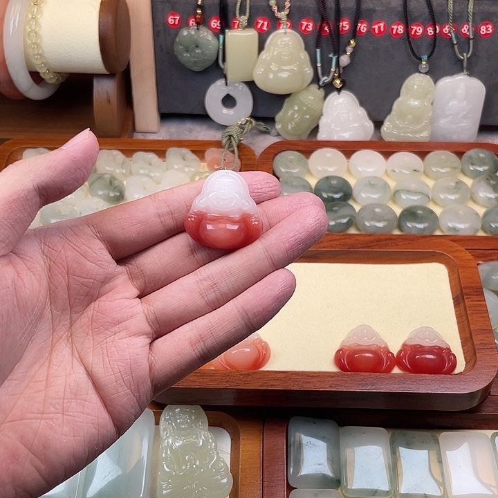 石英质玉未镶嵌颈饰