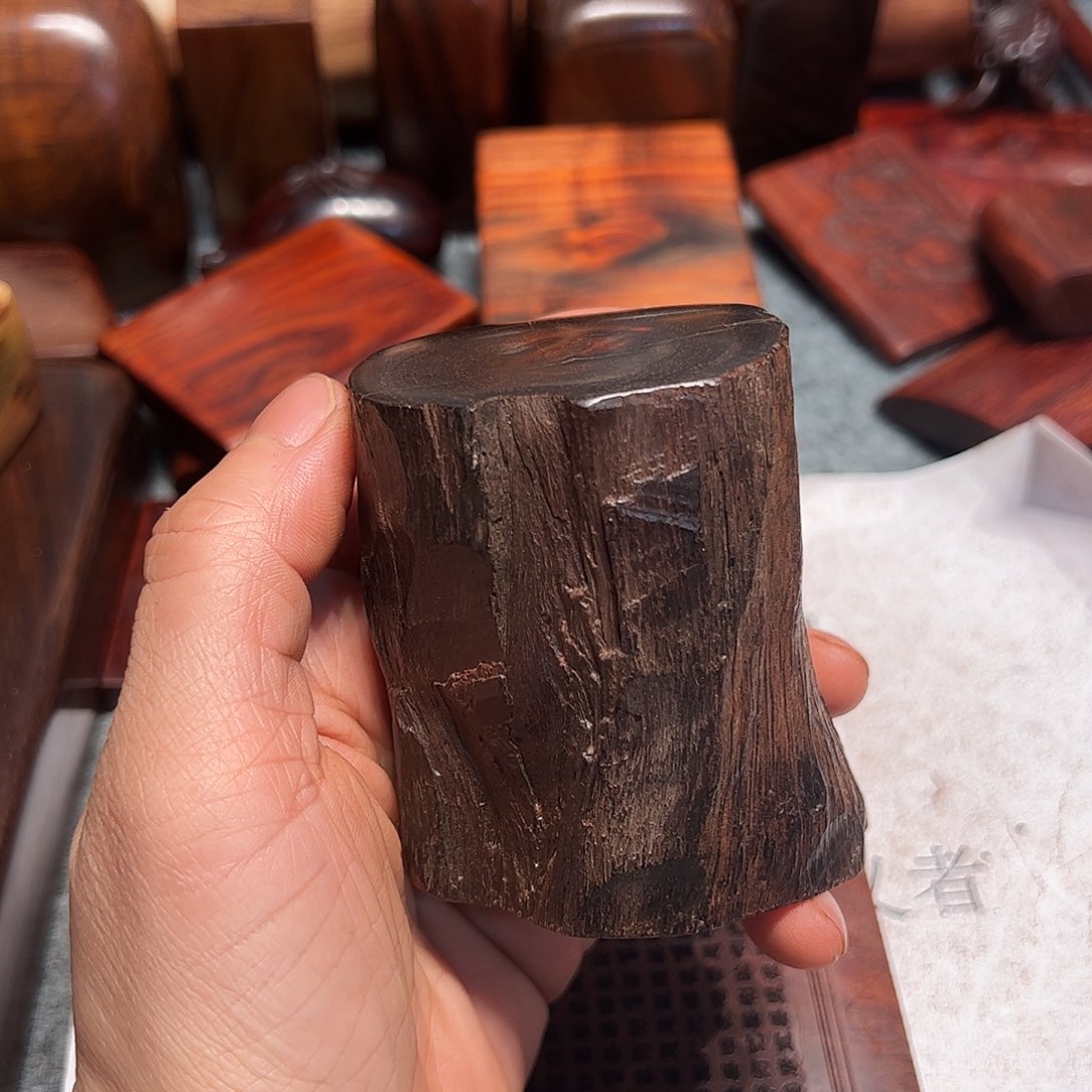 交趾黄檀（大红酸枝）菩**?