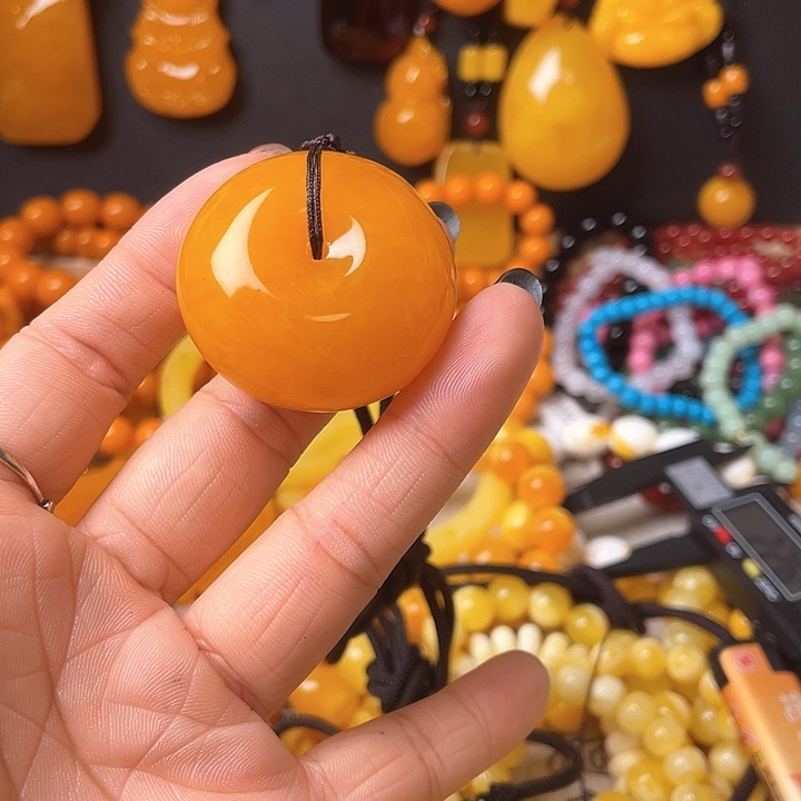 岁***迁波罗的海蜜糖平安扣