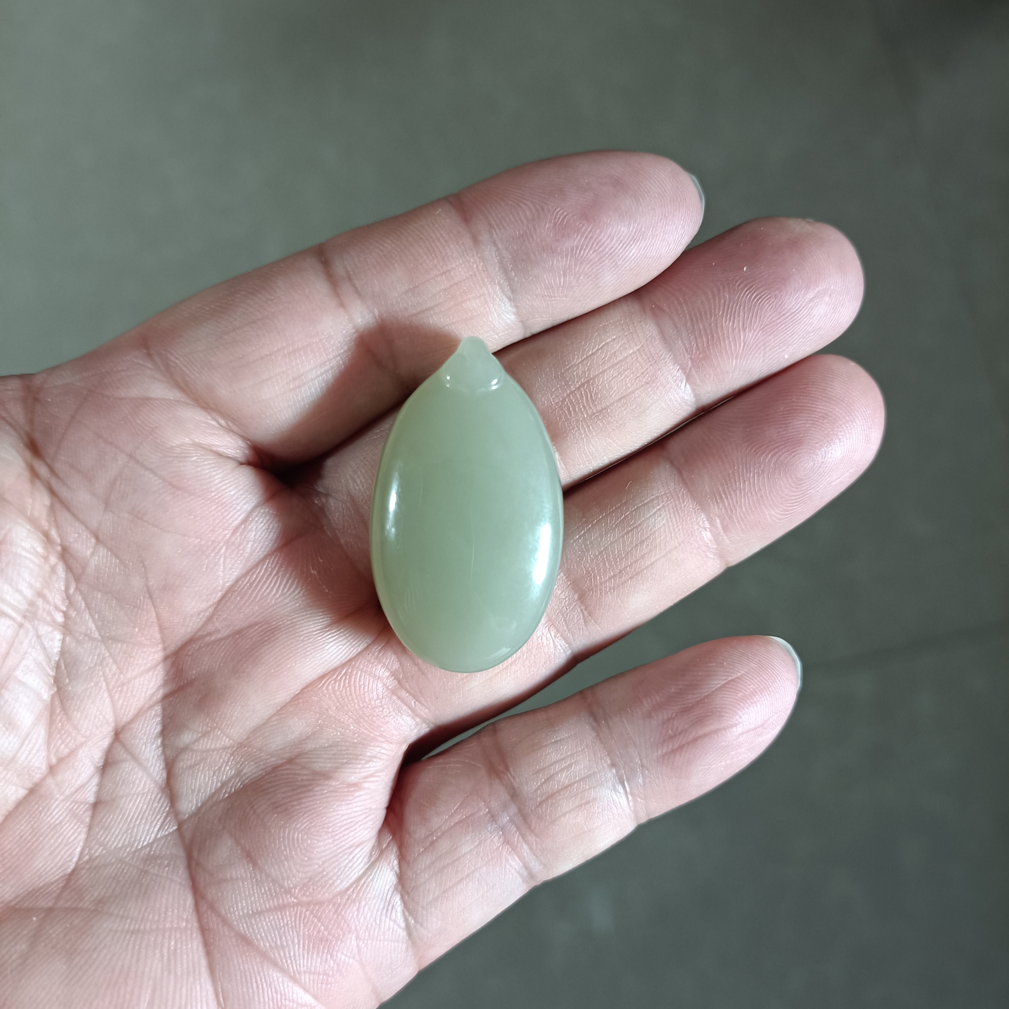 青海料清水底和田玉吊坠。