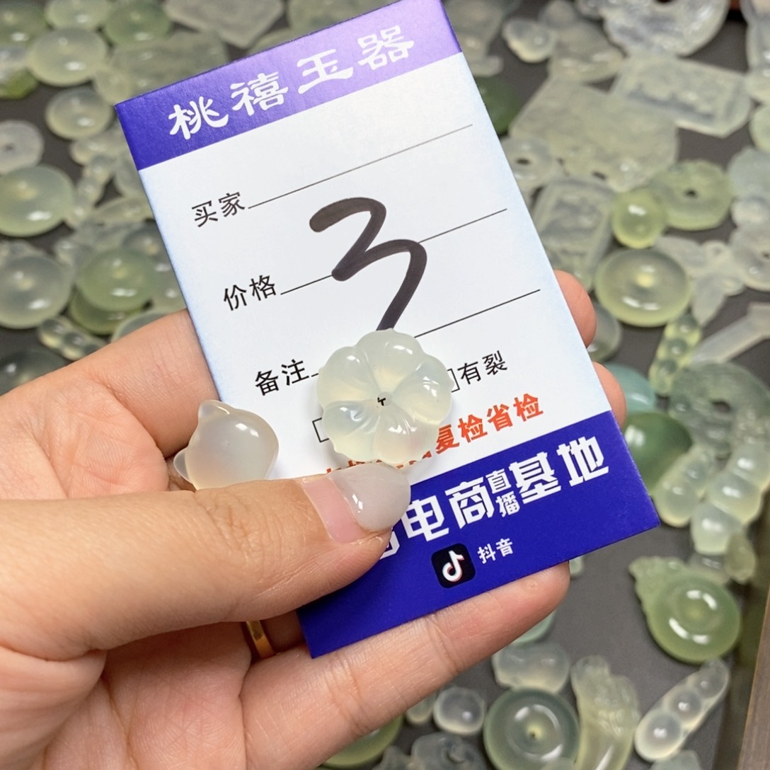 未镶嵌蛇纹石玉颈饰汤*