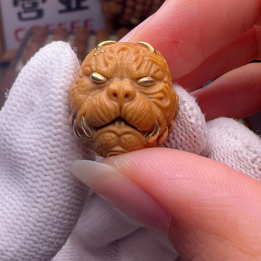 把件猴头核桃镶嵌款狗王18左右尺寸全品有正常封口线