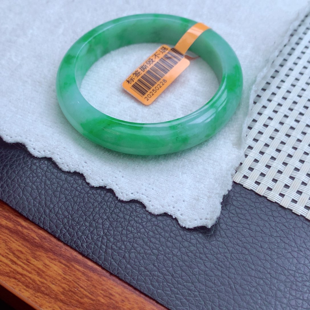 翡翠手镯未镶嵌紫*花翡翠