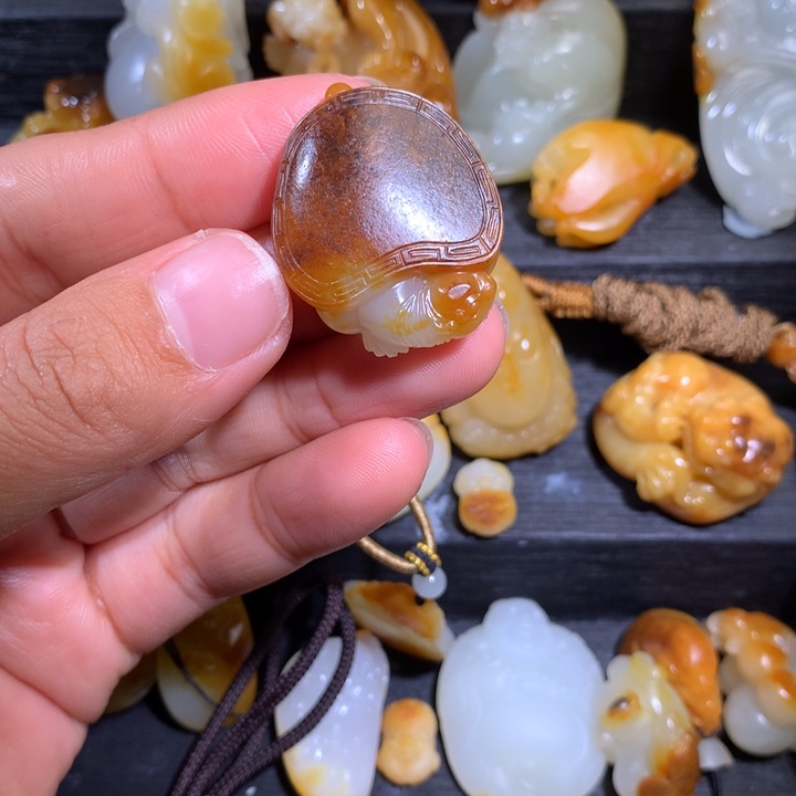 和田玉颈饰未镶嵌