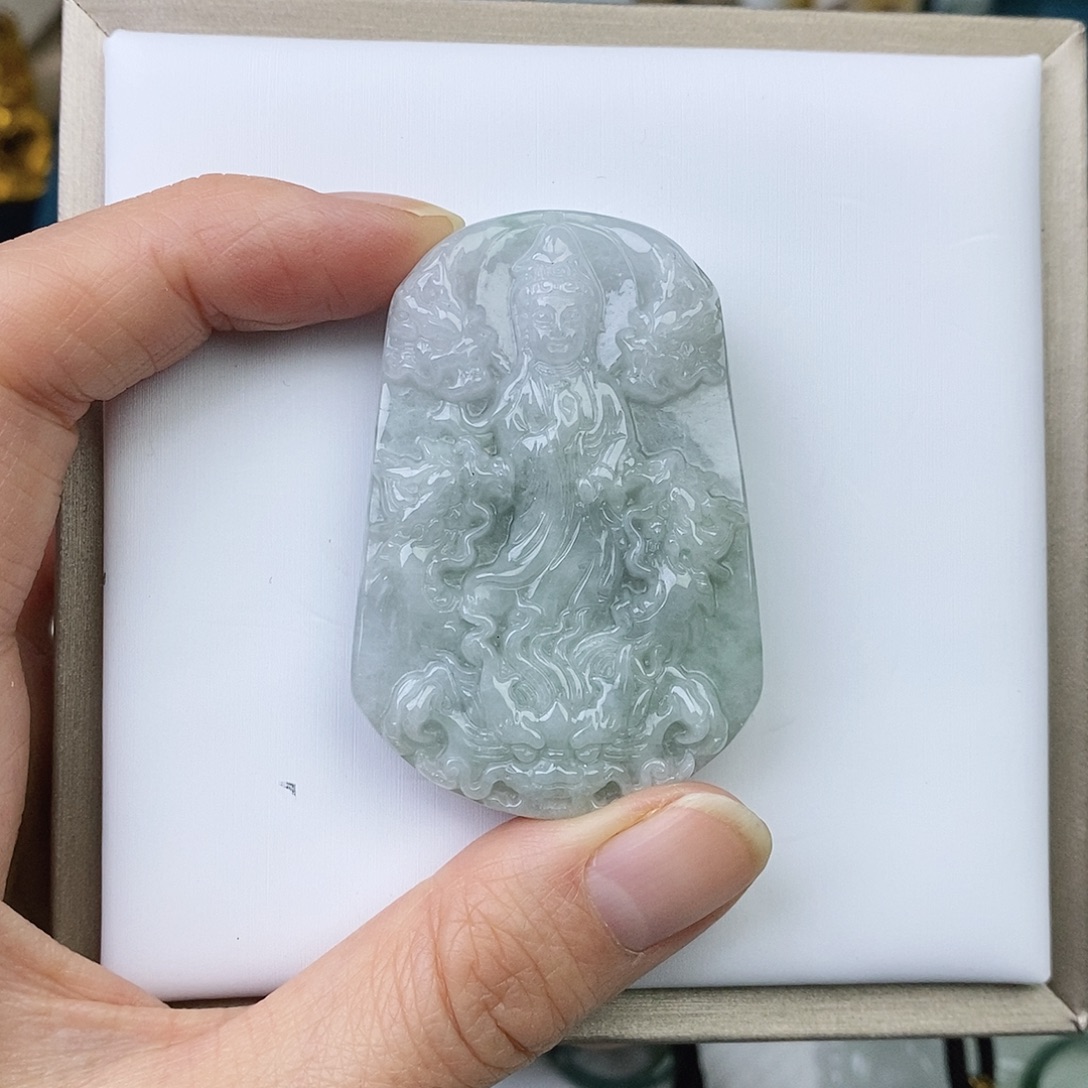 翡翠未镶嵌颈饰九龙观音