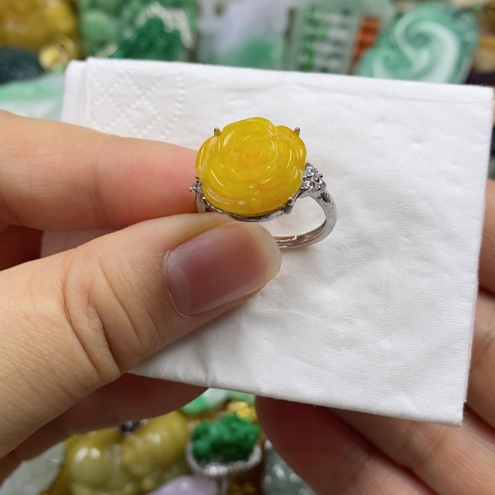 翡翠吊坠(赠链)未镶嵌