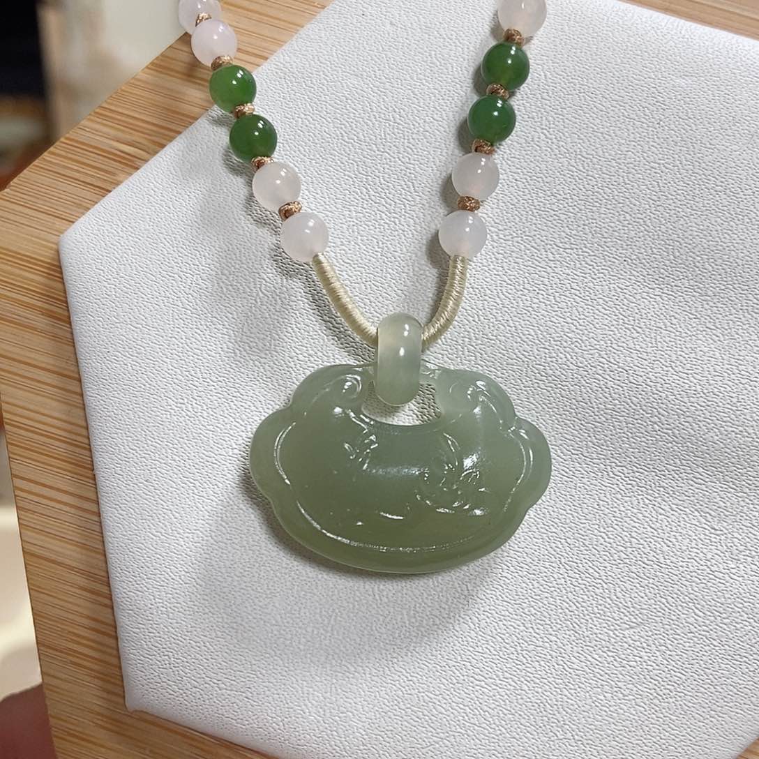 和田玉颈饰未镶嵌