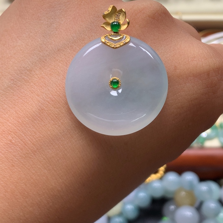 彭***网翡翠18K金镶嵌颈饰平安扣