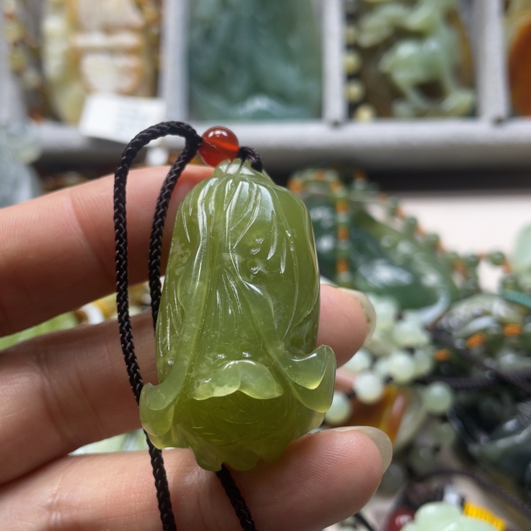 岫玉颈饰未镶嵌吊坠