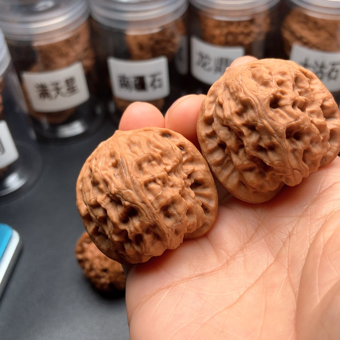 文玩核桃吊坠野狼39