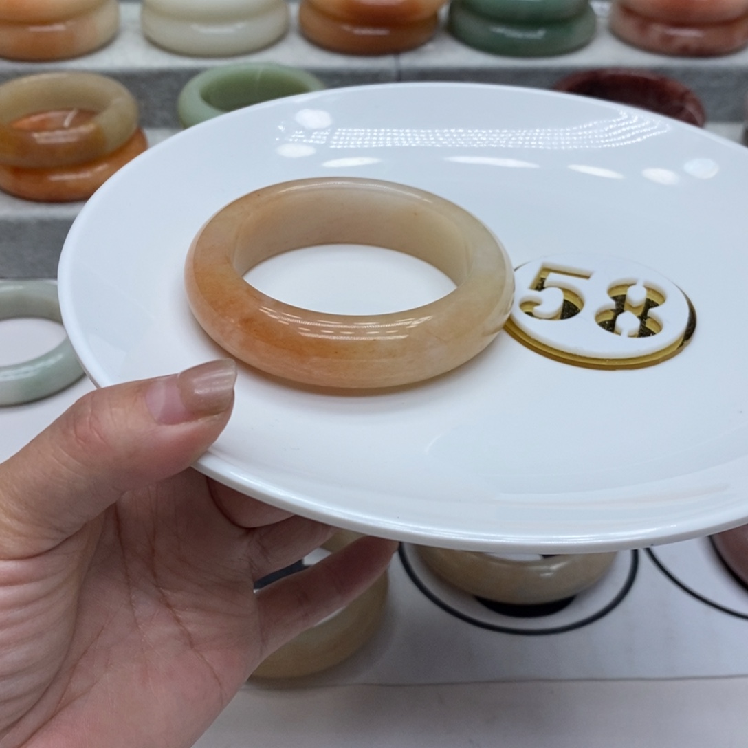 石英质玉未镶嵌手镯