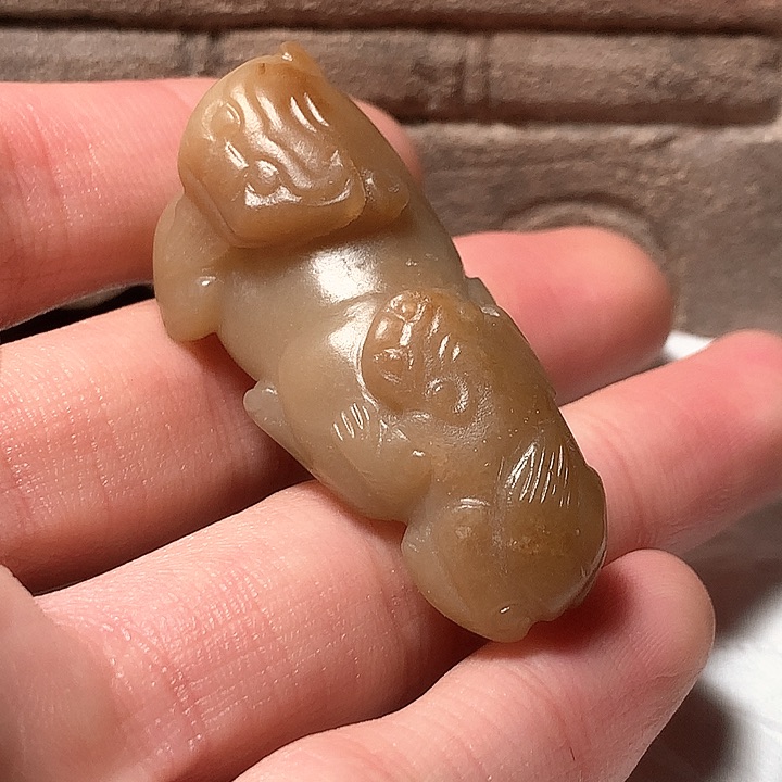 和田玉颈饰未镶嵌不****！