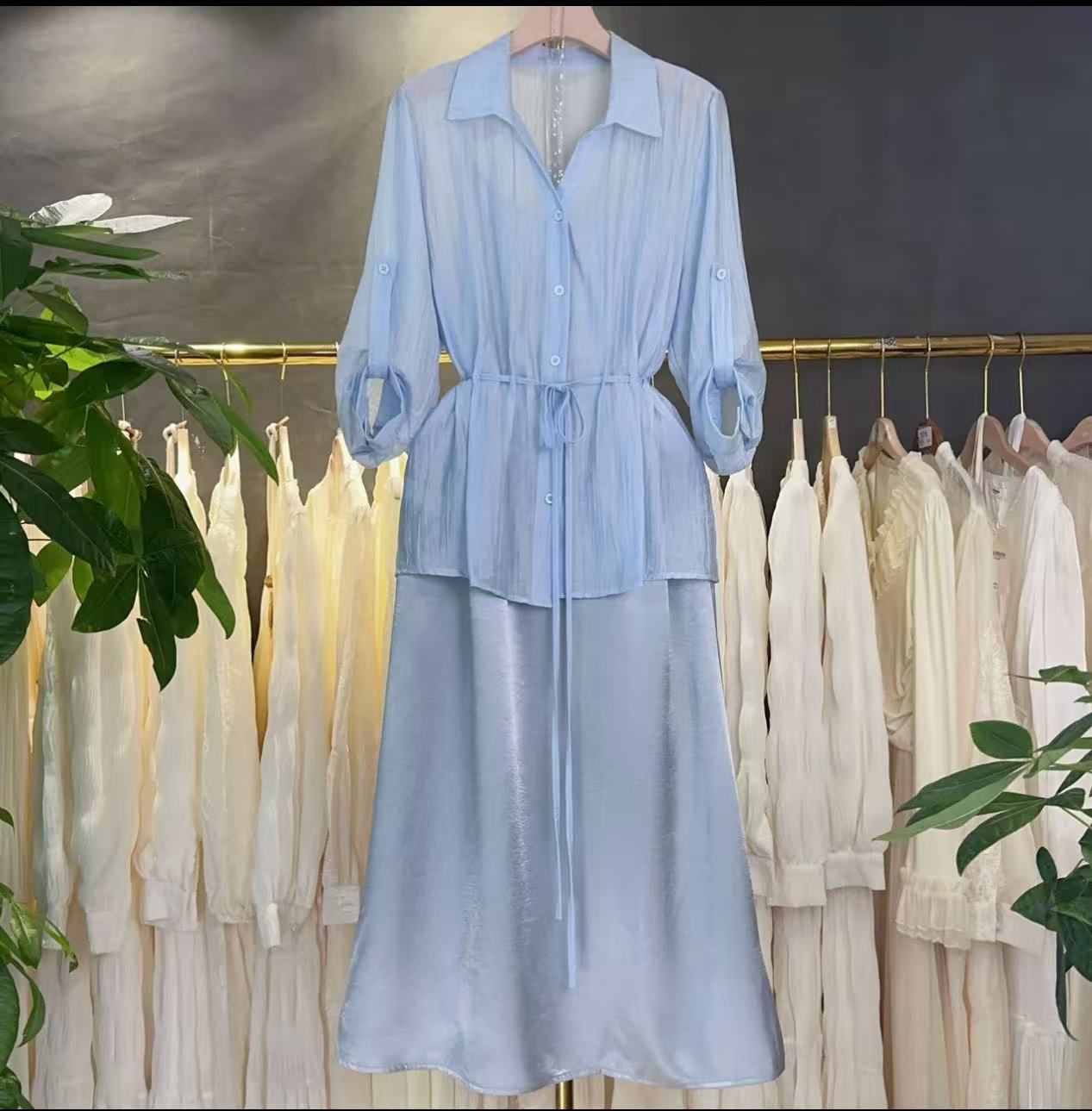 2025夏时尚气质显瘦收腰防晒衬衫绸缎吊带连衣裙两件套女问道联名