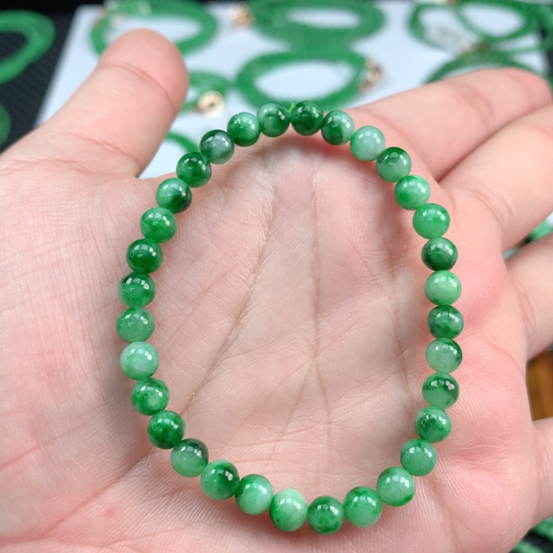 翡翠手链未镶嵌翡翠