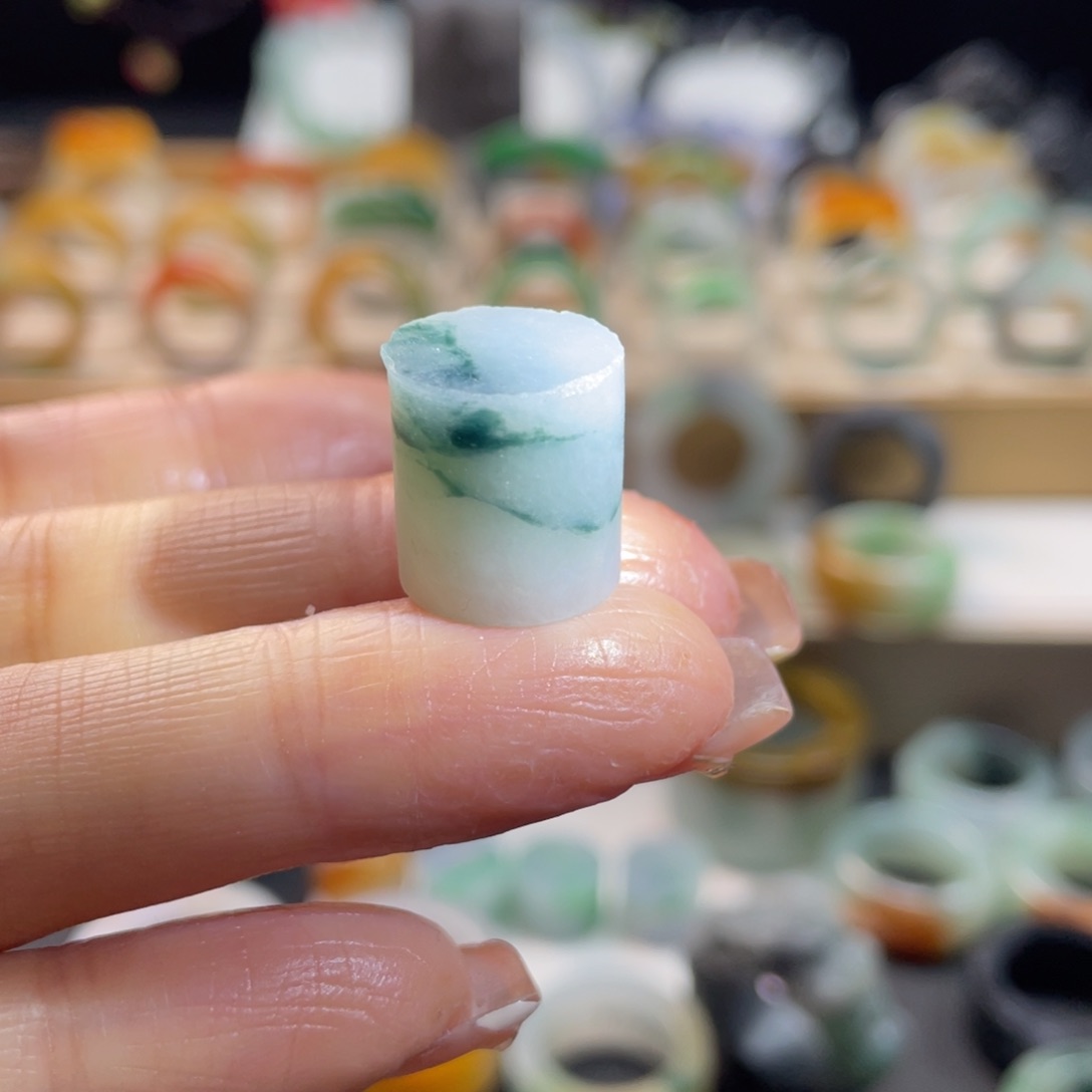 定制翡翠未镶嵌桶珠