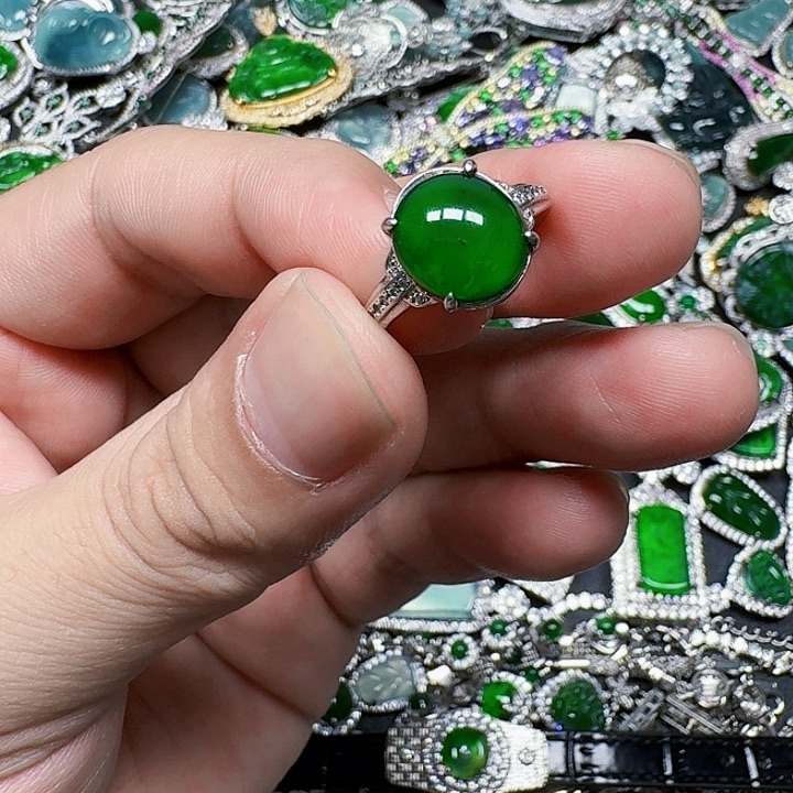 翡翠颈饰未镶嵌天然A货翡翠放漏