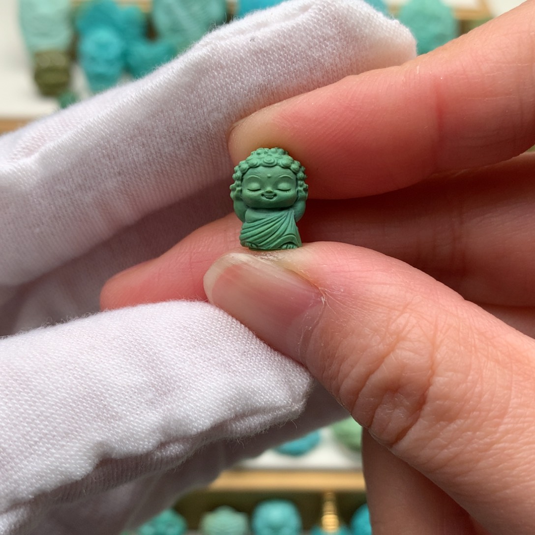 朱***祺绿松石未镶嵌配饰