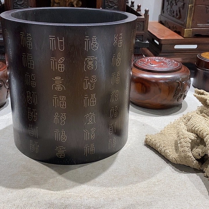 木t****z小叶紫檀笔筒一只
