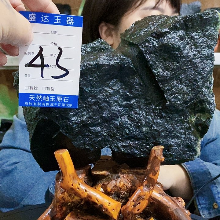 蛇纹石玉原石未镶嵌