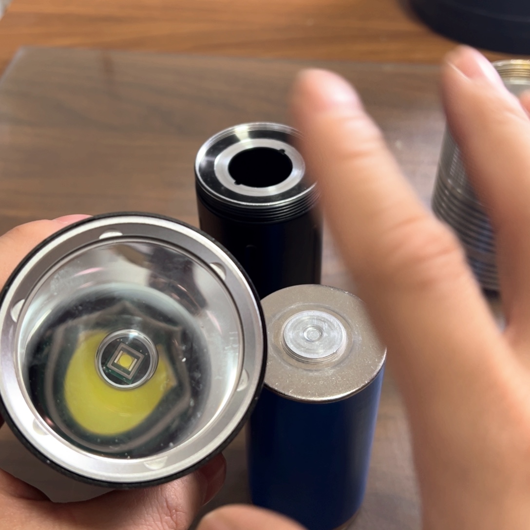 46950强光照射手电筒