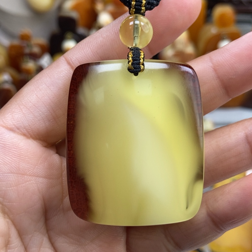 【闪购商品】琥珀颈饰未镶嵌