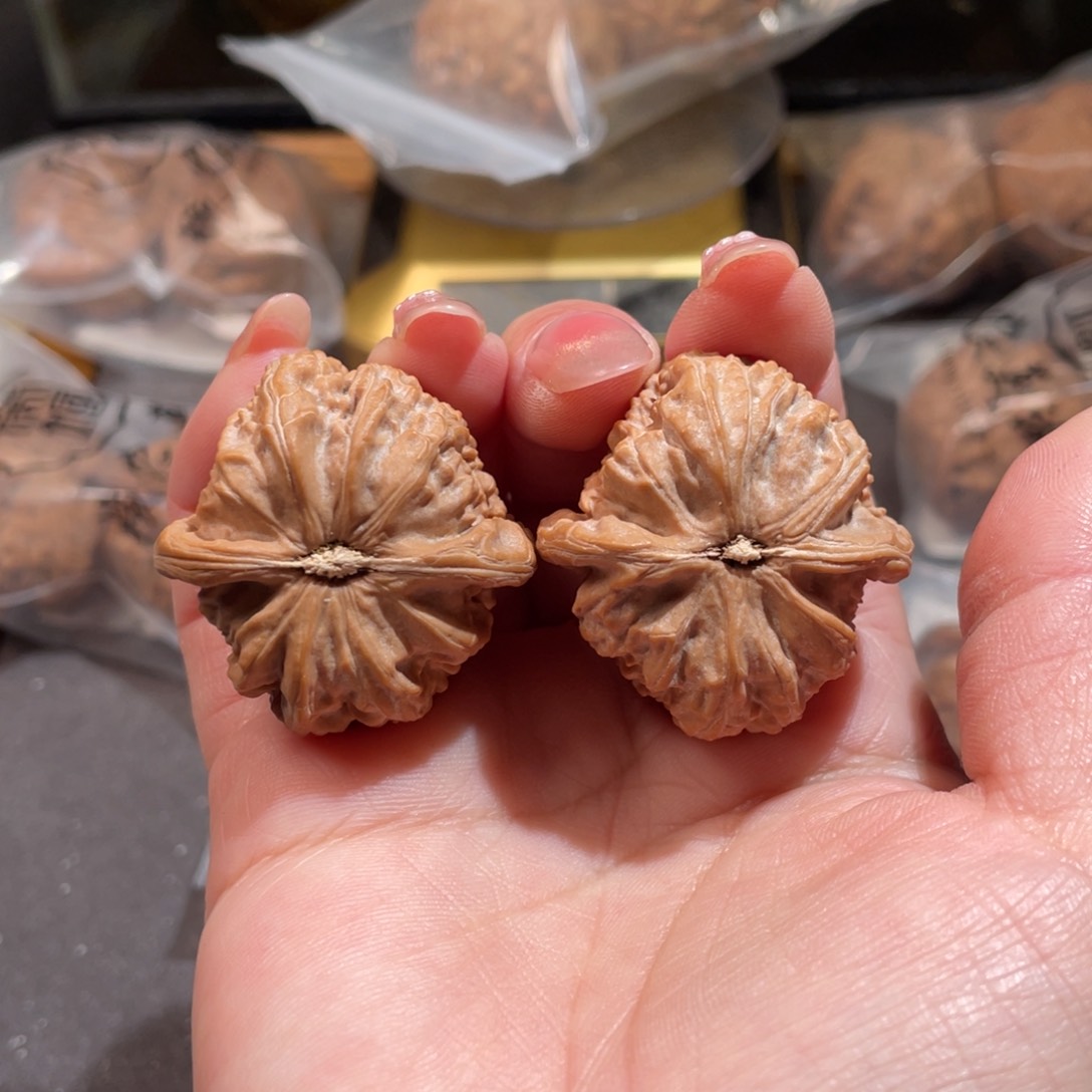 文玩核桃吊坠人****.35.5白狮子