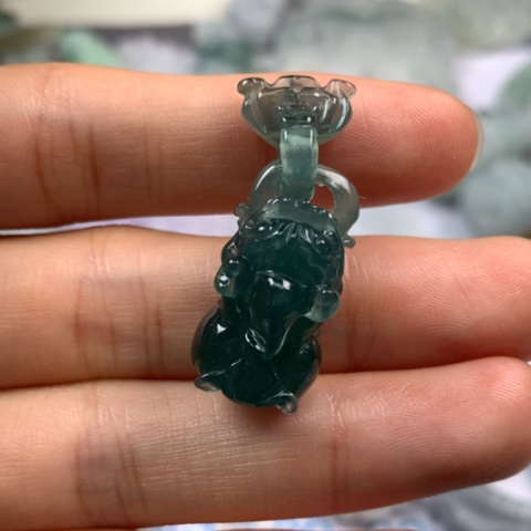 翡翠颈饰未镶嵌翡翠