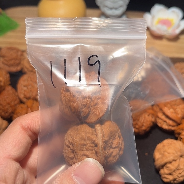 渴***鱼文玩核桃把件41 尺  元宝      1119