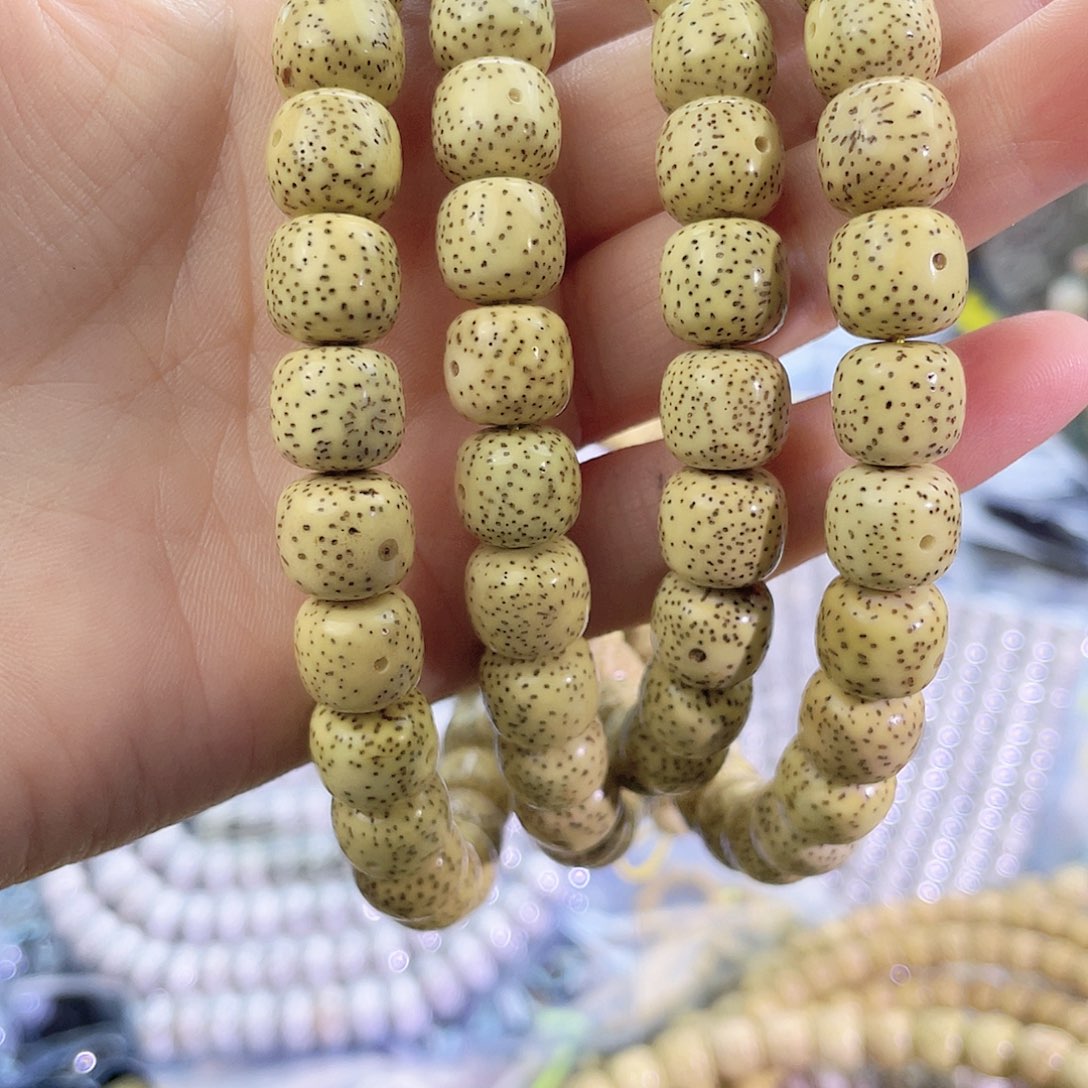 秋***-星月菩提吊坠鸡油黄