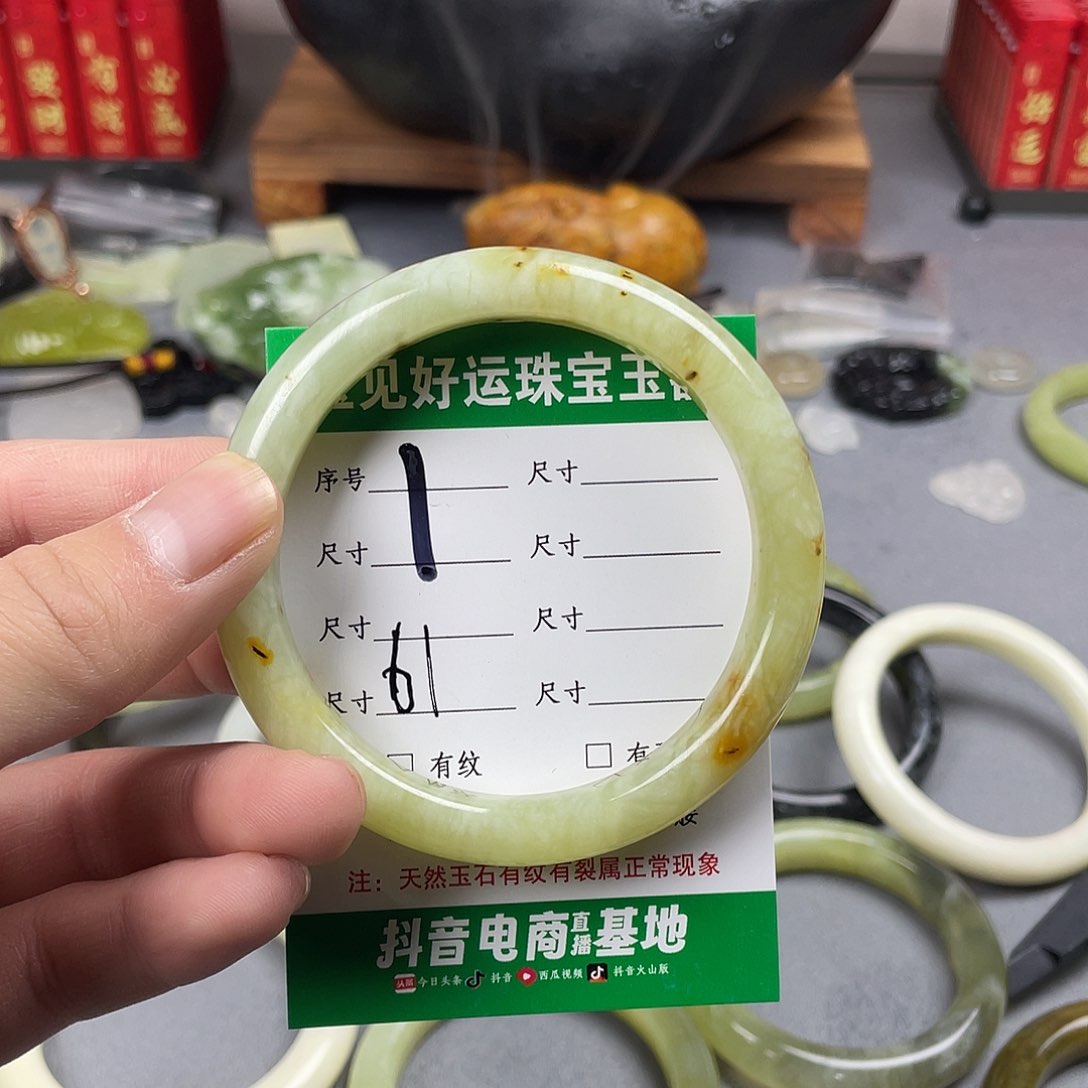 蛇纹石玉手镯未镶嵌