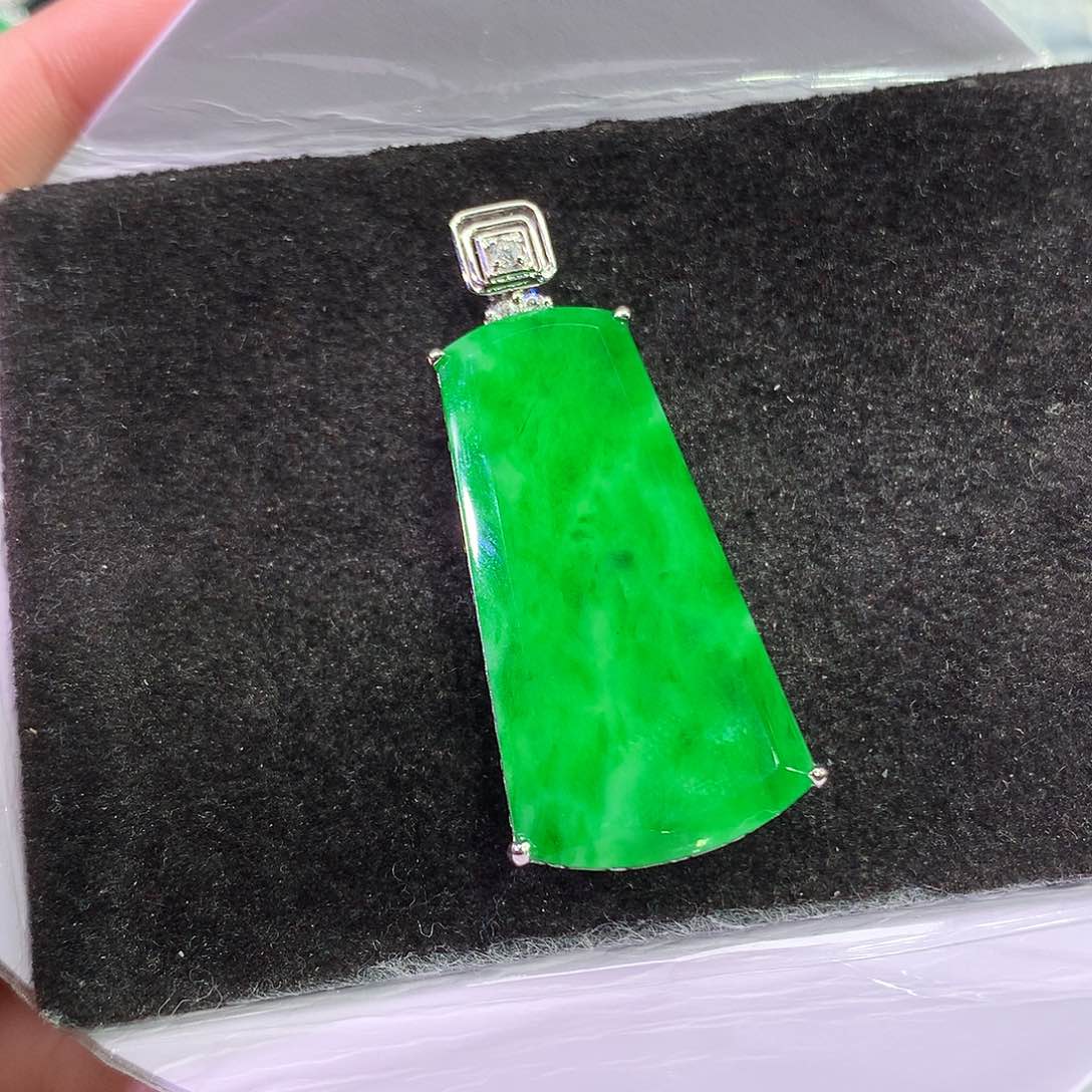 翡翠18K金镶嵌吊坠(赠链)