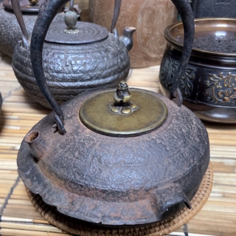 小*铁壶的制作工艺是采用传统