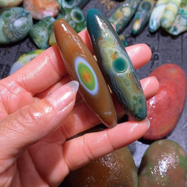 石英质玉颈饰未镶嵌山*