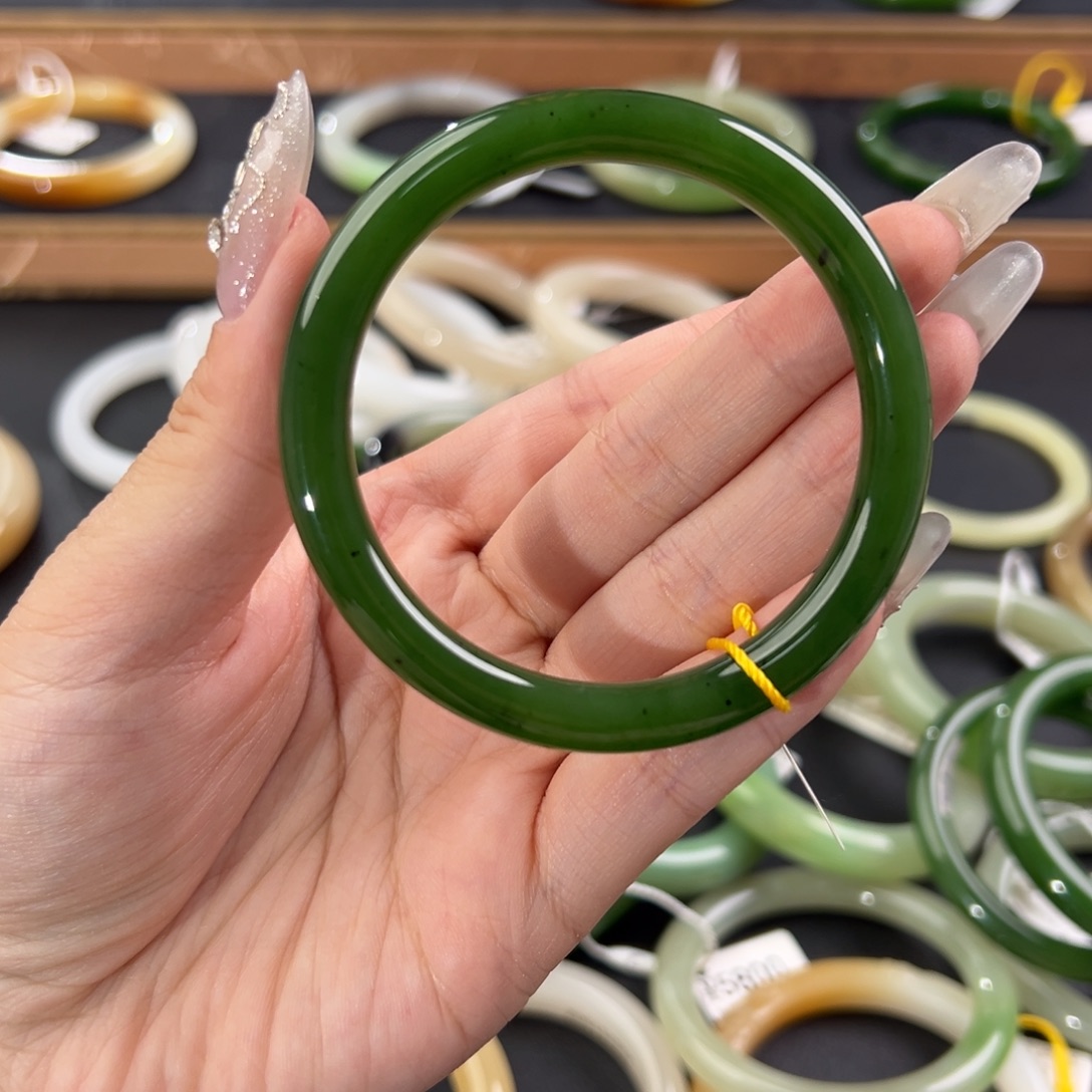 J***.和田玉未镶嵌手镯