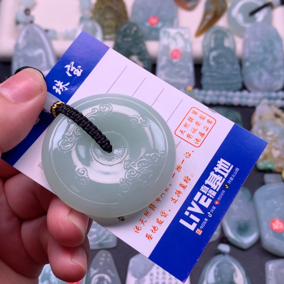 虎***风颈饰未镶嵌翡翠翡翠平安扣