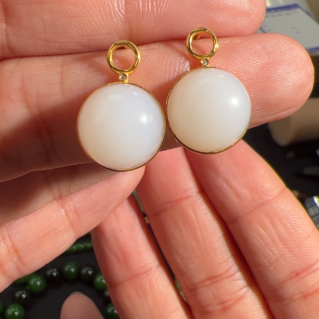 和田玉（白玉）羊脂白玉蛋面耳钉18K金镶嵌