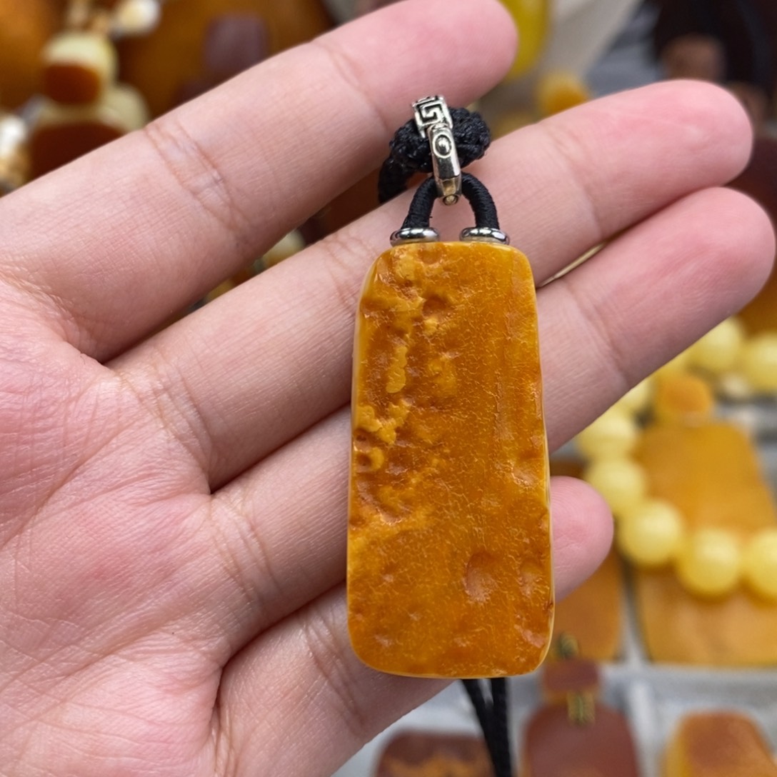 琥珀吊坠(赠链)未镶嵌